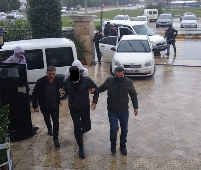 Didim’deki Oto Dolandırıcılığında 5 Şüpheli Tutuklandı
