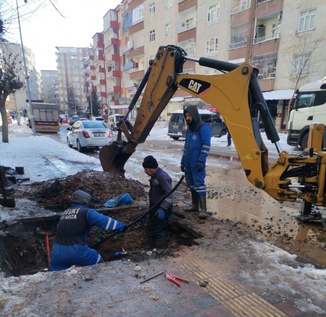 Di̇ski̇ Buzlanma Sonucu Yaşanan Arızalara Müdahale Ediyor