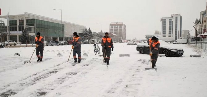 Tepebaşı’nda Karla Mücadele Çalışmaları