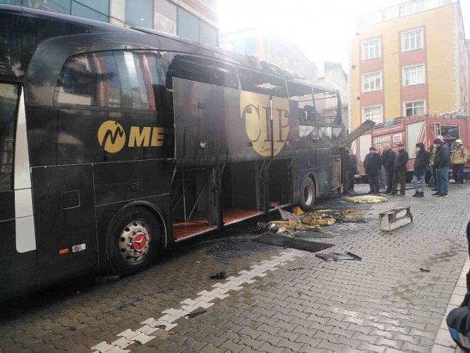 Alev Topuna Dönen Otobüste Yanmaktan Son Anda Kurtuldu
