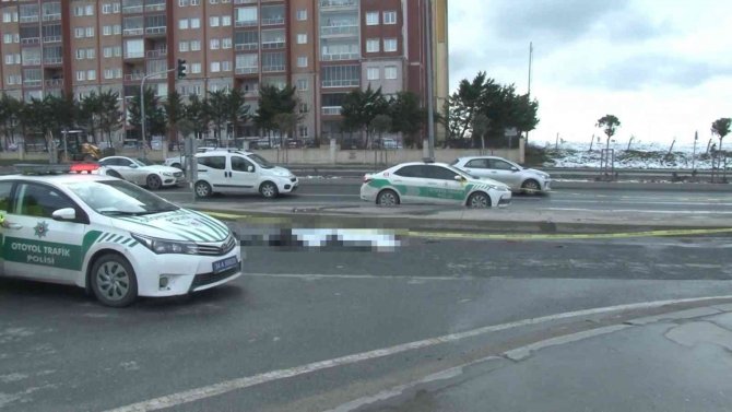 Esenyurt’ta Feci Kaza Kamerada: Yolun Karşısına Geçmeye Çalışırken Tırın Altında Kaldı