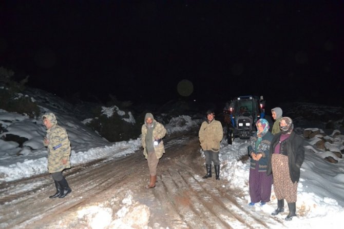 Karda Çadırları Zarar Göden Yörüklere Çadır Yardımı Yapıldı