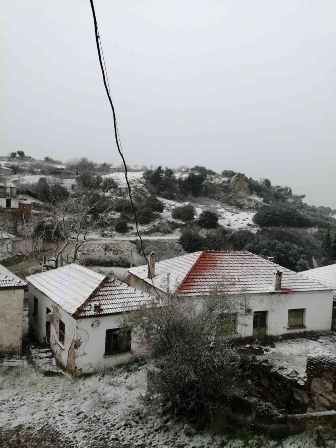 Aliağa’ya Yılın İlk Karı Düştü