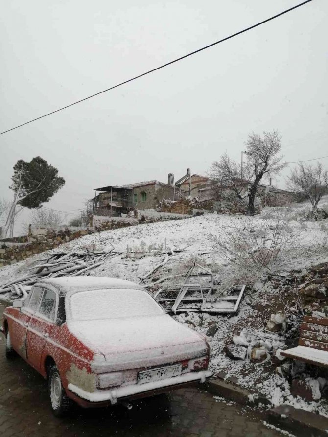 Aliağa’ya Yılın İlk Karı Düştü