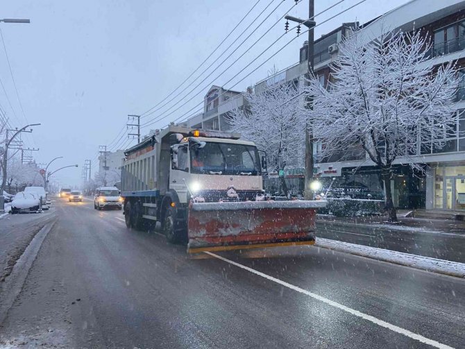 Darıca’da Yoğun Kar Mesaisi