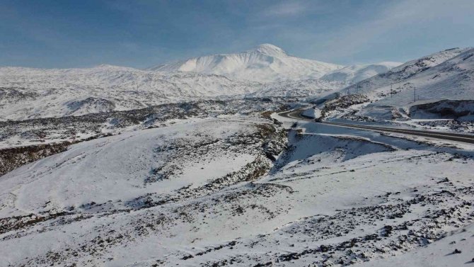 Karla Kaplı Ağrı Dağı Ve Iğdır Dağları Havadan Görüntülendi
