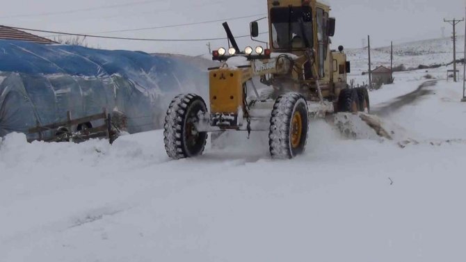 Kırıkkale’de Karla Kapanan 60 Köy Yolu Ulaşıma Açıldı