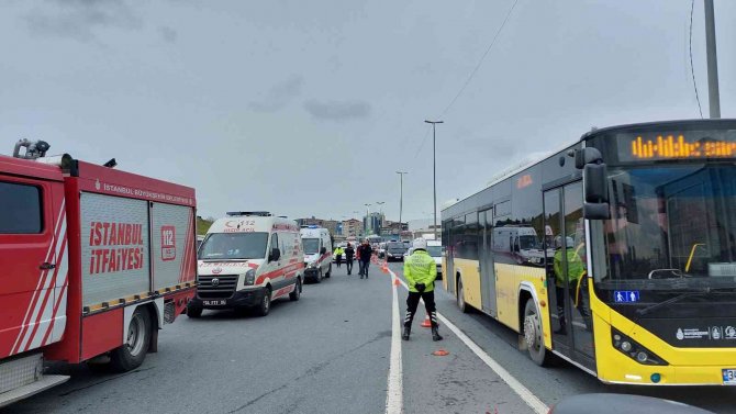 Tekerleği Patlayan İ̇ett Otobüsü Yoldan Çıkıp Korkuluklara Çarptı: 5 Yaralı