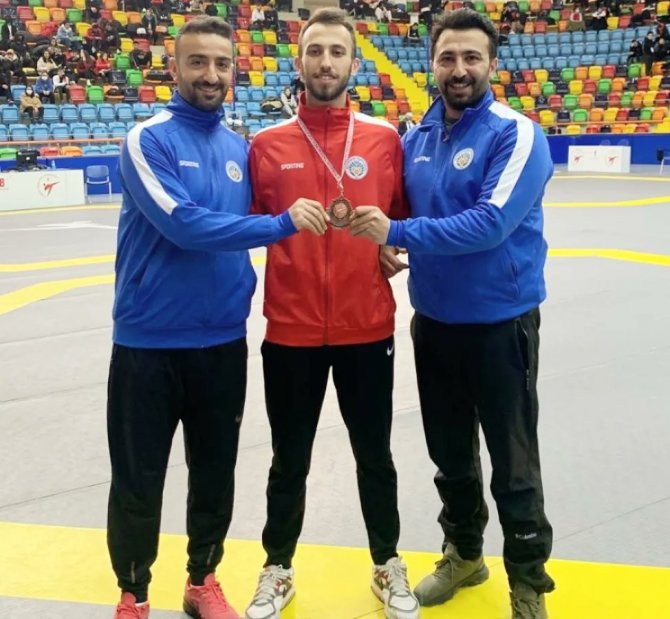 Menekşe’de Türkiye 3’ncülüğü Sevinci