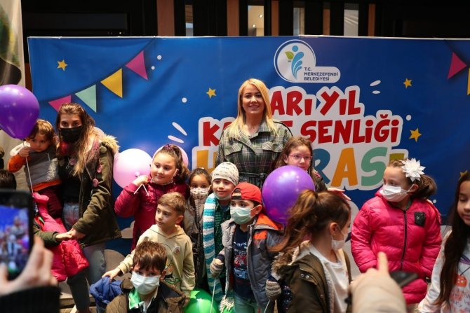 Minik Öğrenciler Yarıyılın Yorgunluğunu Şenlikte Attı