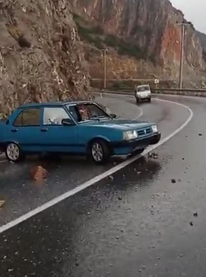 Mersin-antalya Karayolundaki Heyelanda Ölümün Eşiğinden Döndüler