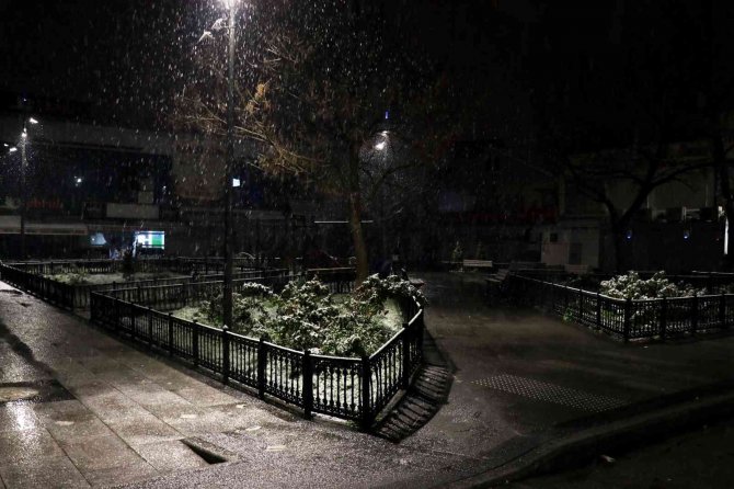Sakarya’da Kar Yağışı Etkili Oluyor
