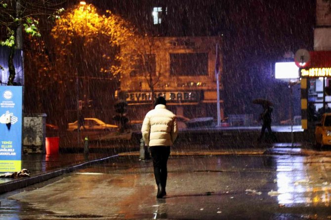 Sakarya’da Kar Yağışı Etkili Oluyor