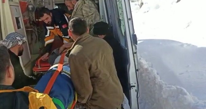 Şırnak’ta Karda 5 Saatlik Mücadele İle Hasta Kurtarma Operasyonu