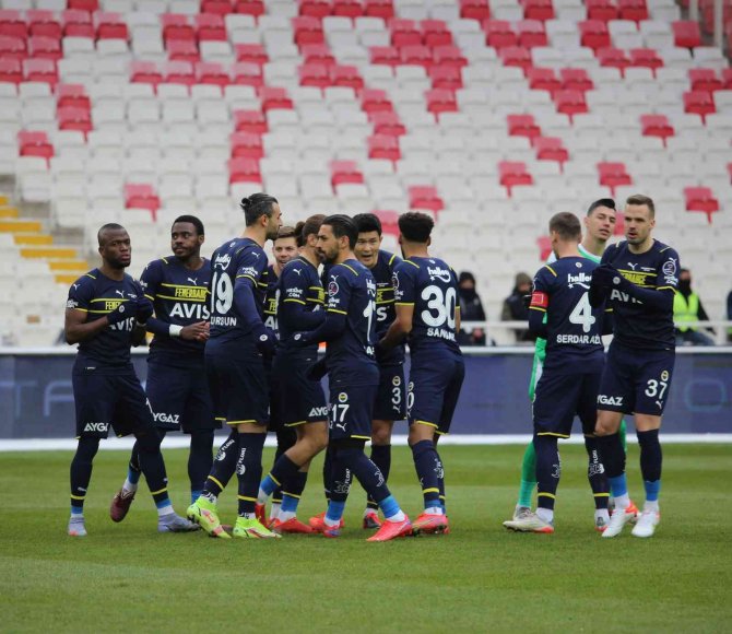 Spor Toto Süper Lig: Dg Sivasspor: 0- Fenerbahçe: 1 (İ̇lk Yarı)