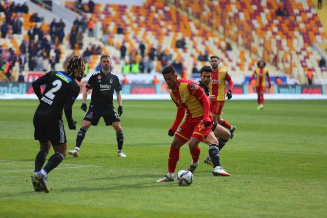 Spor Toto Süper Lig: Yeni Malatyaspor: 0 - Beşiktaş: 0 (İlk Yarı)