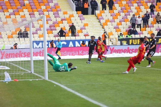 Spor Toto Süper Lig: Yeni Malatyaspor: 0 - Beşiktaş: 0 (İlk Yarı)