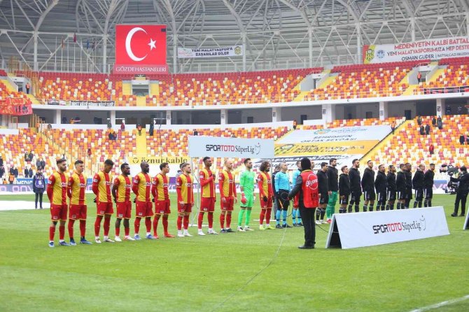 Spor Toto Süper Lig: Yeni Malatyaspor: 0 - Beşiktaş: 0 (İlk Yarı)