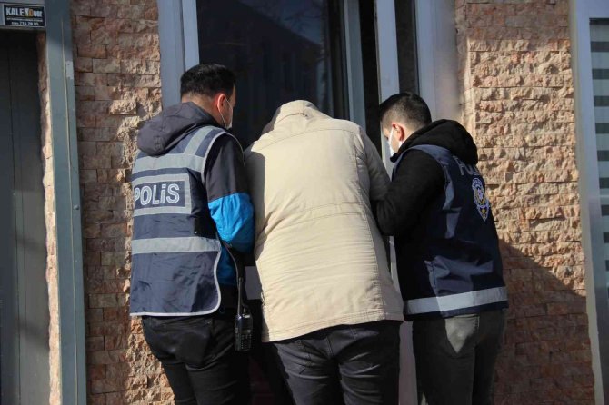 Önce Yere Vurdu Sonra Boğarak Öldürdü