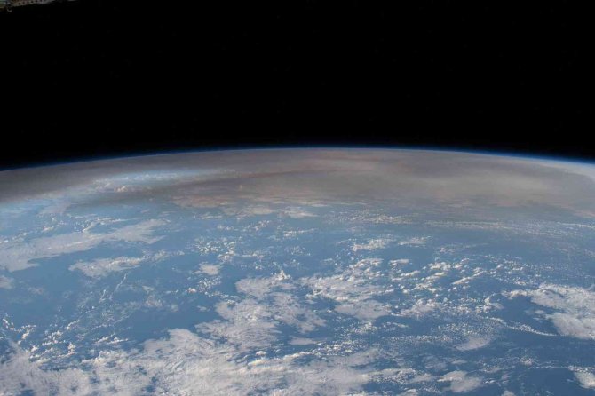 Tonga’daki Yanardağ Patlamasında Ortaya Çıkan Duman Bulutu 55 Kilometre Yüksekliğe Çıktı