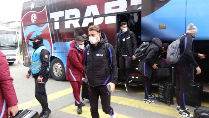 Trabzonspor, Galatasaray Maçı İçin İ̇stanbul’a Gitti