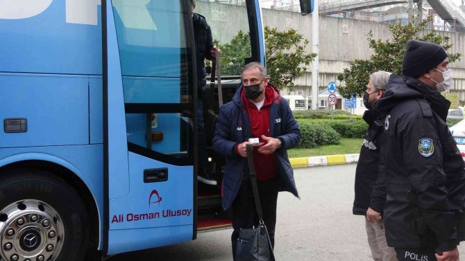 Trabzonspor, Galatasaray Maçı İçin İ̇stanbul’a Gitti