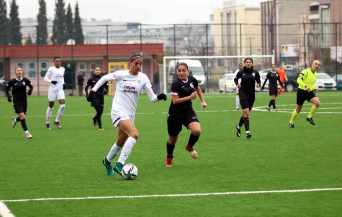 Turkcell Kadın Futbol Süper Ligi: Yabpa: 0 - Galatasaray: 6