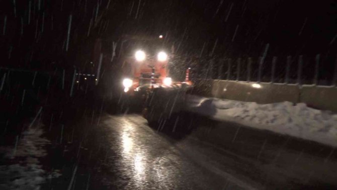 Bolu Dağı’nda Kar Yağışı Başladı, Polis Ekipleri Teyakkuza Geçti