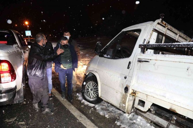 Bolu Dağı’nda Kar Yağışı Başladı, Polis Ekipleri Teyakkuza Geçti