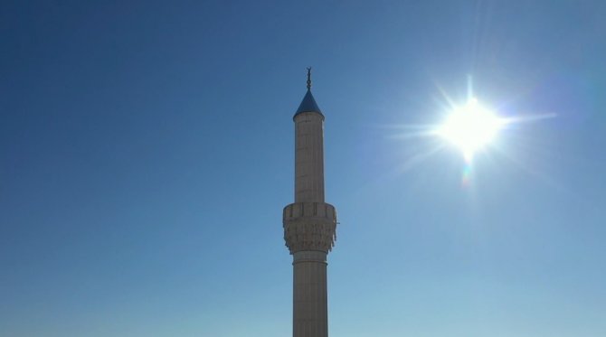 Yıldırım Düşmesi Sonucu Yanan Caminin Minaresi Yenilendi