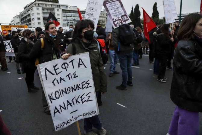 Yunanistan’da Halk Sağlık Sistemini Protesto Etti