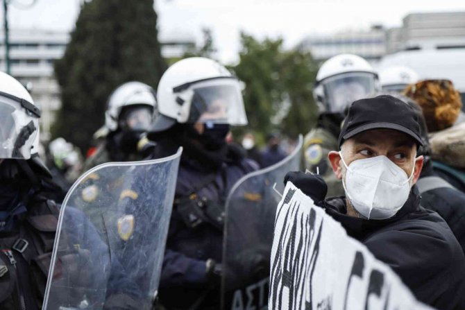 Yunanistan’da Halk Sağlık Sistemini Protesto Etti