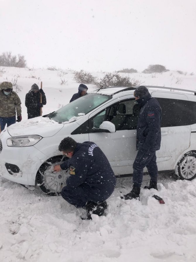 Kahramanmaraş’ta Karda Mahsur Kalan 5 Kişi Kurtarıldı