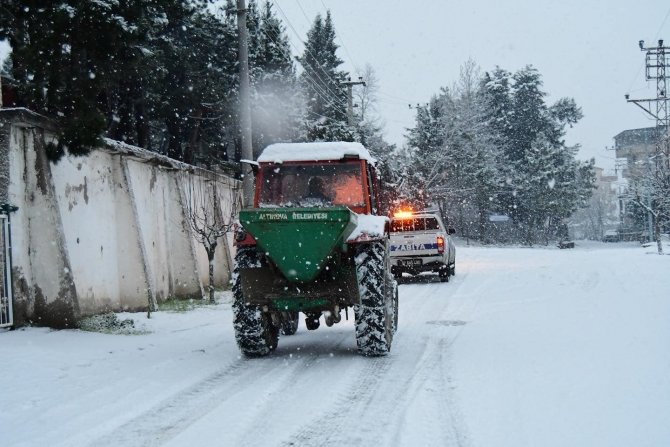 Altınova’da Yollar Açık, Ekipler Teyakkuzda