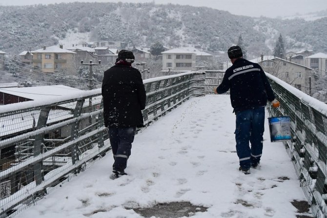 Altınova’da Yollar Açık, Ekipler Teyakkuzda