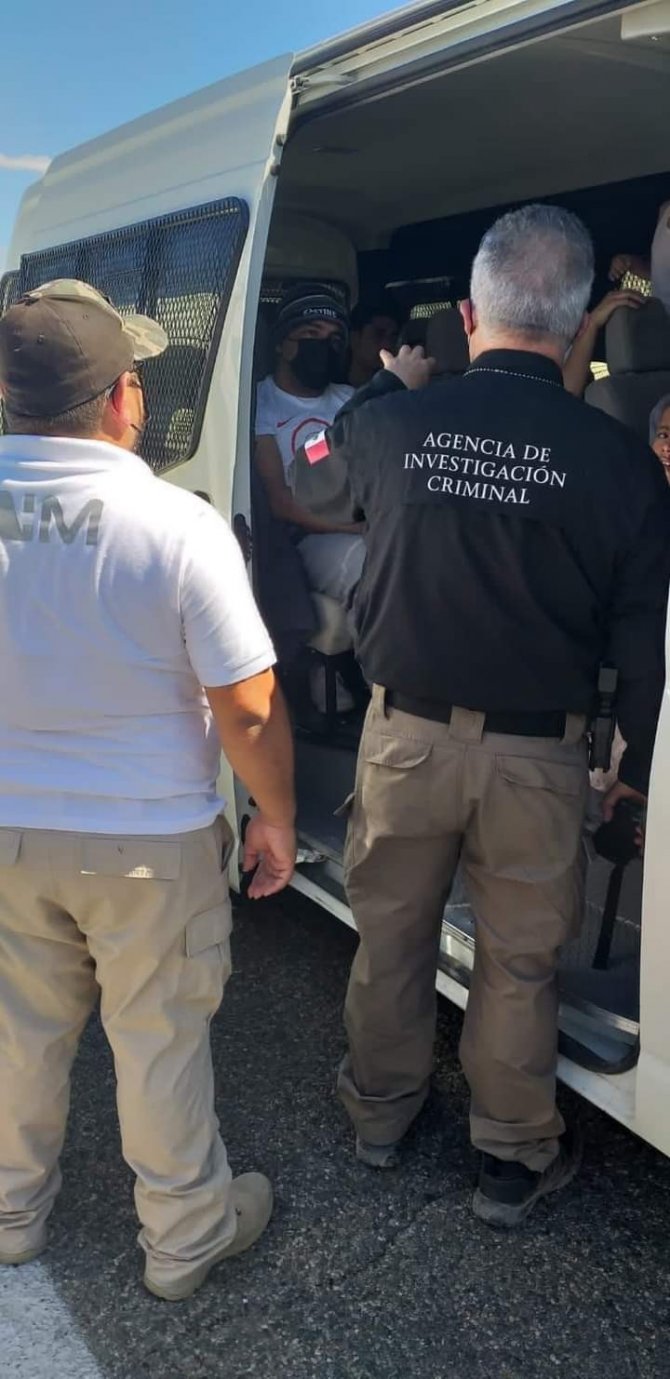 Ambulans Süsü Verilen Minibüste 28 Kaçak Göçmen Yakalandı