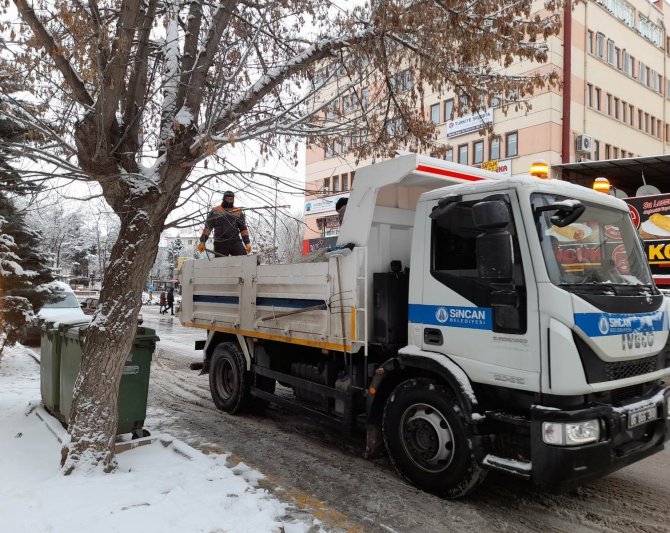 Sincan’da Ekipler Kar Nöbetinde