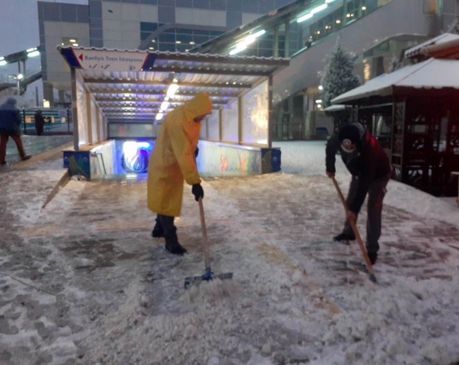 Sincan’da Ekipler Kar Nöbetinde