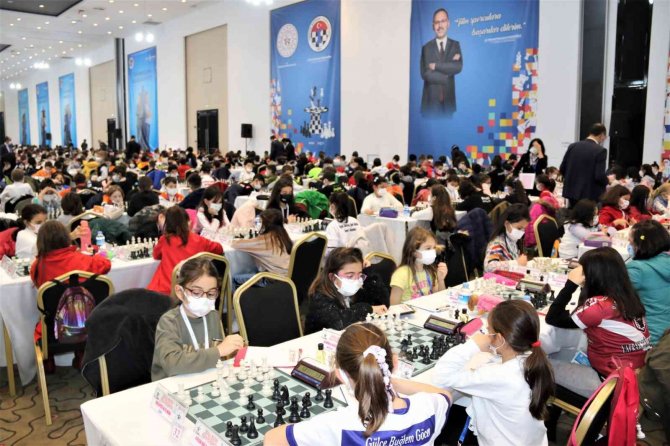 Türkiye Küçük Ve Yıldızlar Satranç Şampiyonası’nda İlk Hamleler Yapıldı