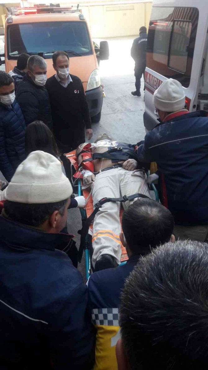İ̇tfaiye Ekipleri Zamanla Yarıştı, Kolu Makineye Sıkışan İşçi Kurtarıldı