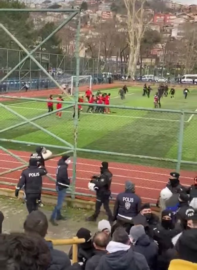 Amatör Maçta Ortalık Savaş Alanına Döndü: 4 Futbolcu Yaralı