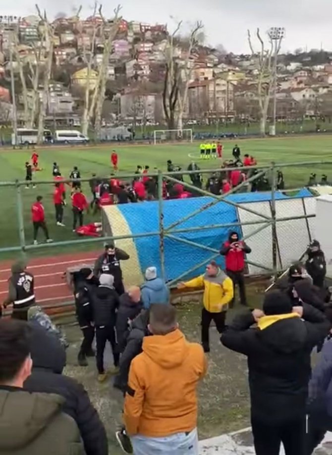 Amatör Maçta Ortalık Savaş Alanına Döndü: 4 Futbolcu Yaralı