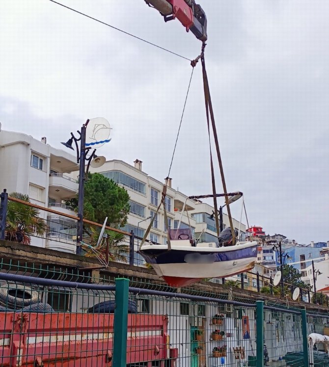 Mudanya’da Limandaki Tekneler Battı