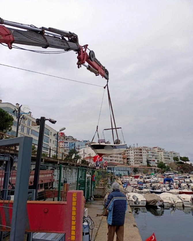 Mudanya’da Limandaki Tekneler Battı
