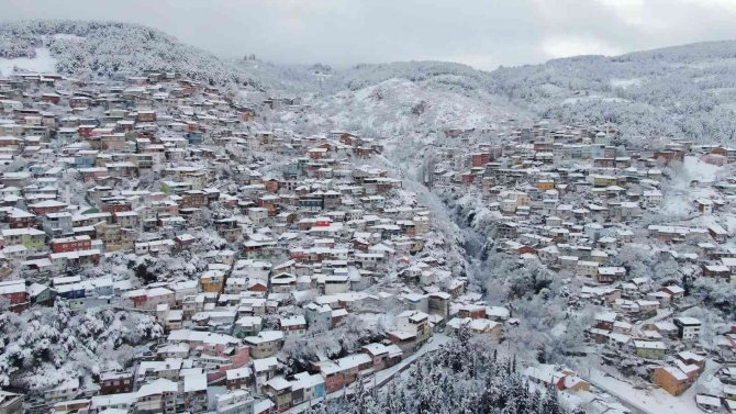 Bursa’da Kar Yağışı Kartpostallık Görüntüler Oluşturdu