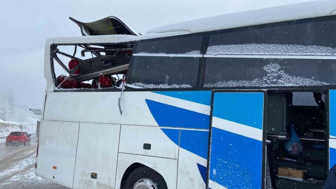 Bursa’da Yolcu Otobüsü İle Tır Çarpıştı 2 Yaralı