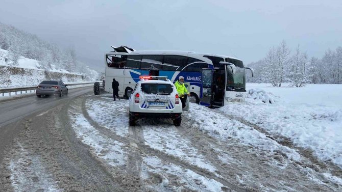 Bursa’da Yolcu Otobüsü İle Tır Çarpıştı 2 Yaralı