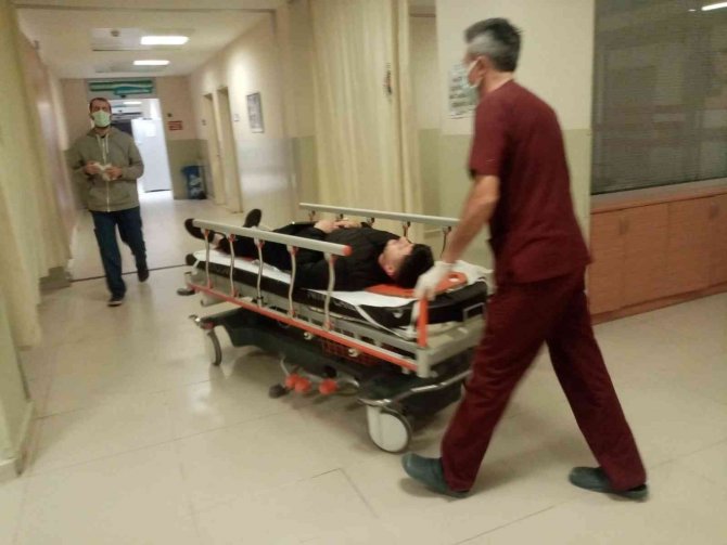 Buzlanma Nedeniyle Dere Yatağına Uçan Otomobilde Can Pazarı: 1 Ölü, 3 Yaralı