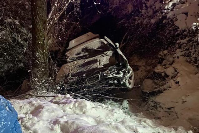 Buzlanma Nedeniyle Dere Yatağına Uçan Otomobilde Can Pazarı: 1 Ölü, 3 Yaralı