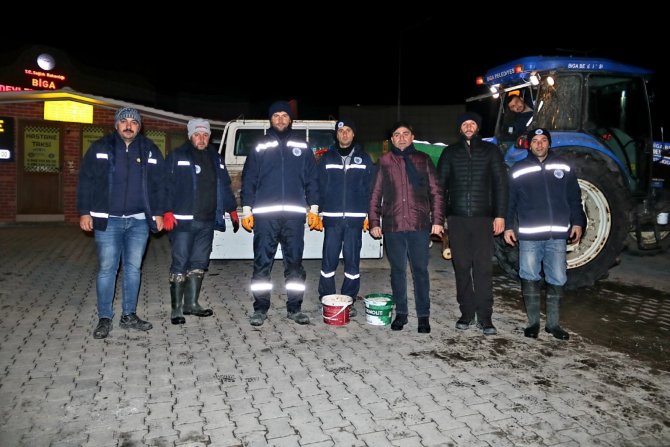 Biga Belediyesi Ekipleri Tuzlama Çalışmalarını Sürdürüyor